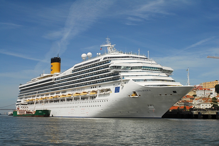 O porto de Lisboa tem crescido no número de visitas de navios de cruzeiro. Em breve teremos um novo terminal de cruzeiros em Santa Apolónia.