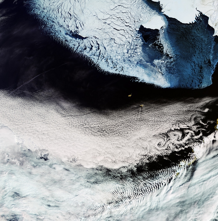 Mar de Bering. Copyright contains modified Copernicus Sentinel data (2017), processed by ESA , CC BY-SA 3.0 IGO