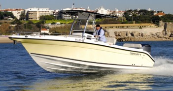 Century 2600 CC: Equipado com um motor F350, Estável e veloz