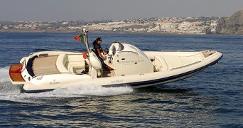 Hunton 904 IB: Um semi-rígido diferente – Para um programa de luxo