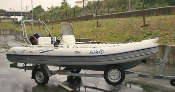 Semi-Rigido Arimar 500 equipado com motor Suzuki F50