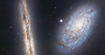 Hubble comemora 27 anos com dois amigos próximos