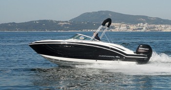 Chaparral SunCoast 210: Um barco divertido!