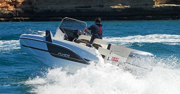 Bénéteau Flyer 6.6 SunDeck: Sol e diversão a custos controlados…