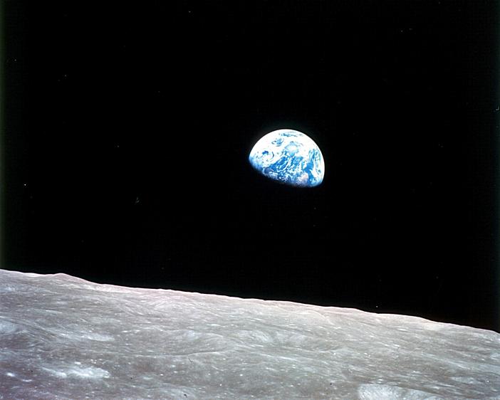 Nascer da Terra. A Terra vista da Lua uma fotografia do astronauta William Anders durante a missão Apollo-8 em Dezembro de 1968. Copyright NASA