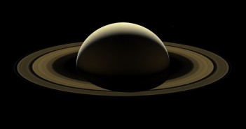 O mosaico de despedida de Cassini de Saturno