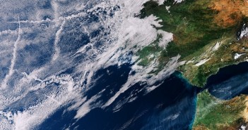 Trilhos de navios no Atlântico