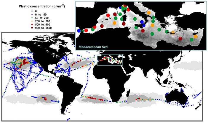 Lixo plástico nos oceanos globais. ©Cozar et al., “Plastic Accumulation in the Mediterranean Sea”, http://journals.plos.org/plosone/article?id=10.1371/journal.pone.0121762