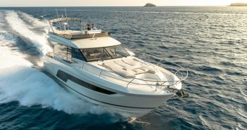 Prestige 590: Um elegante flybridge