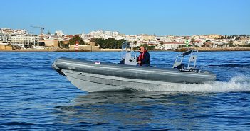 Uma navegação confortável a bordo do Highfield Patrol 660 com Honda BF150
