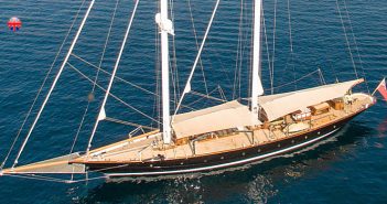 “VAGRANT” wins ‘Best Rebuilt Yacht’ award
