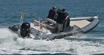 Hydrosport 646 c/ motor Tohatsu MFS 115: Elegância e performance