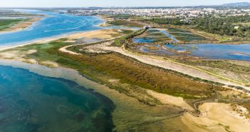 ICNF, Universidade do Algarve e Fundo Ambiental firmam protocolo para instalação do fundeadouro da Ilha da Culatra