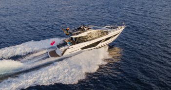 Sunseeker 65 Sport Yacht ganha três prémios no Boat Show do Japão