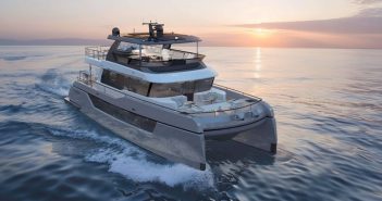 Bering Yachts: Segundo casco do catamarã BC60 virado no estaleiro da Bulgária