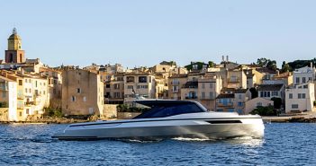 O fascínio da navegação mediterrânica nas primeiras imagens do Santasevera 52 em Saint-Tropez