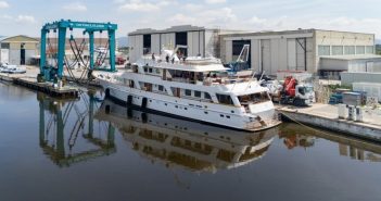 Divisão de Refit da Cantieri di Pisa celebra entrega de dois superiates concebidos e construídos pela Feadship e Perini Navi