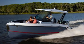 Monterey Boats Elite 25 OB distinguido como Produto de Destaque da Boating Industry